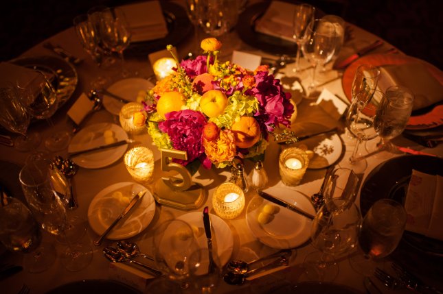kathy thomas photography, lee james floral, circle table floral centerpiece for reception, orlando weddings